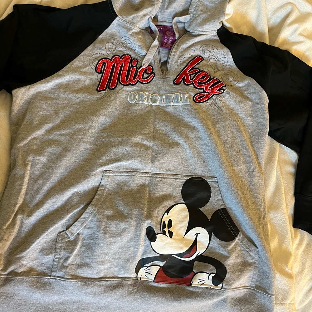 DONATING 1/10 | Vintage Mickey Mouse Hoodie